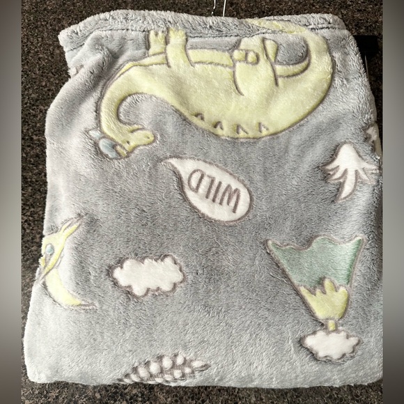 Glow in the Dark Cozy Soft Decorative Throw Blanket - Picture 2 of 7